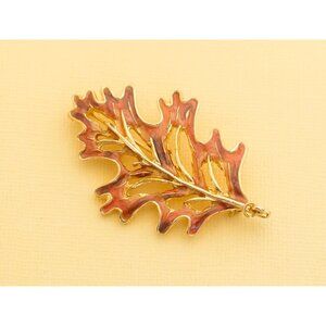 Vintage Mid Century Gold Tone Leaf Brooch i16